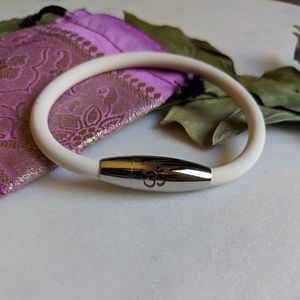 NWOT Biofield Balance Bracelet White SIZE M
